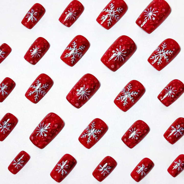 Kreative Nagelkunst mit Festlichem Schneeflocken-Design Karnz