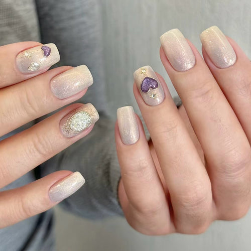 Dekoratives Press-On Nagelset mit Edelsteinakzenten 1790745833