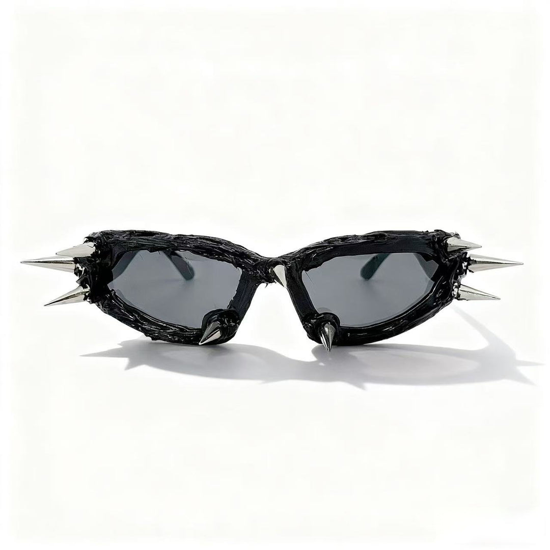 Damen extravagante Mode-Sonnenbrille mit einzigartigem Spikes-Design Karnz
