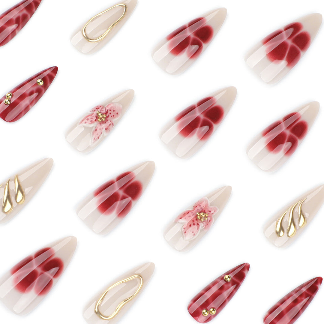 Kunstvolle Stiletto-Nägel mit eleganten Blumendesigns und Glitzerakzenten Karnz