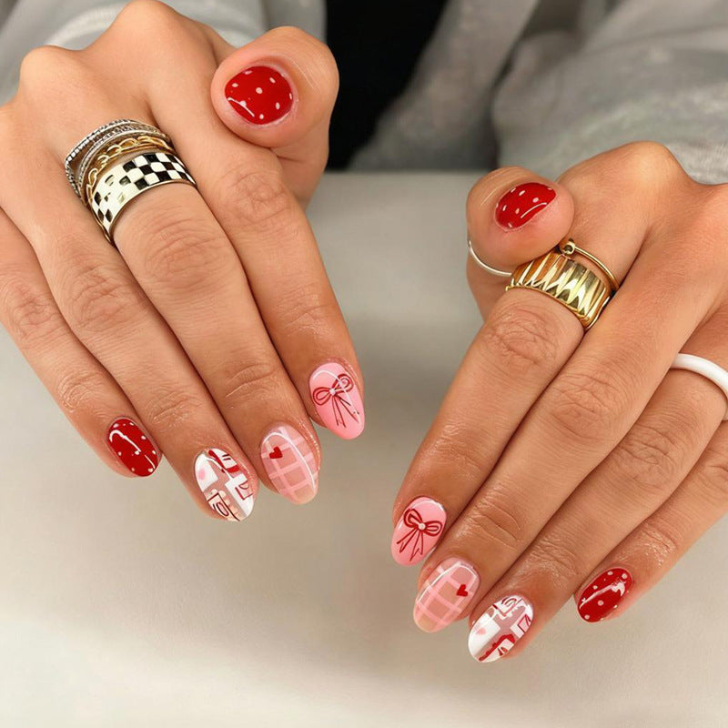 Kunstnagelset mit bezaubernden Herz- und Schleifenmustern Karnz