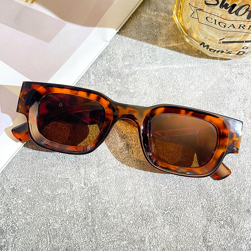Damen modische Sonnenbrille mit auffälligem Design Karnz
