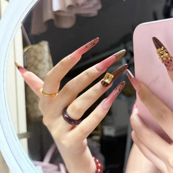 Elegantes Stiletto-Nageldesign