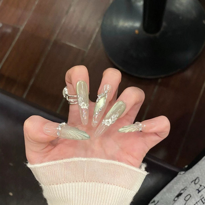 Dekorative florale Acryl-Nagelverlängerungen