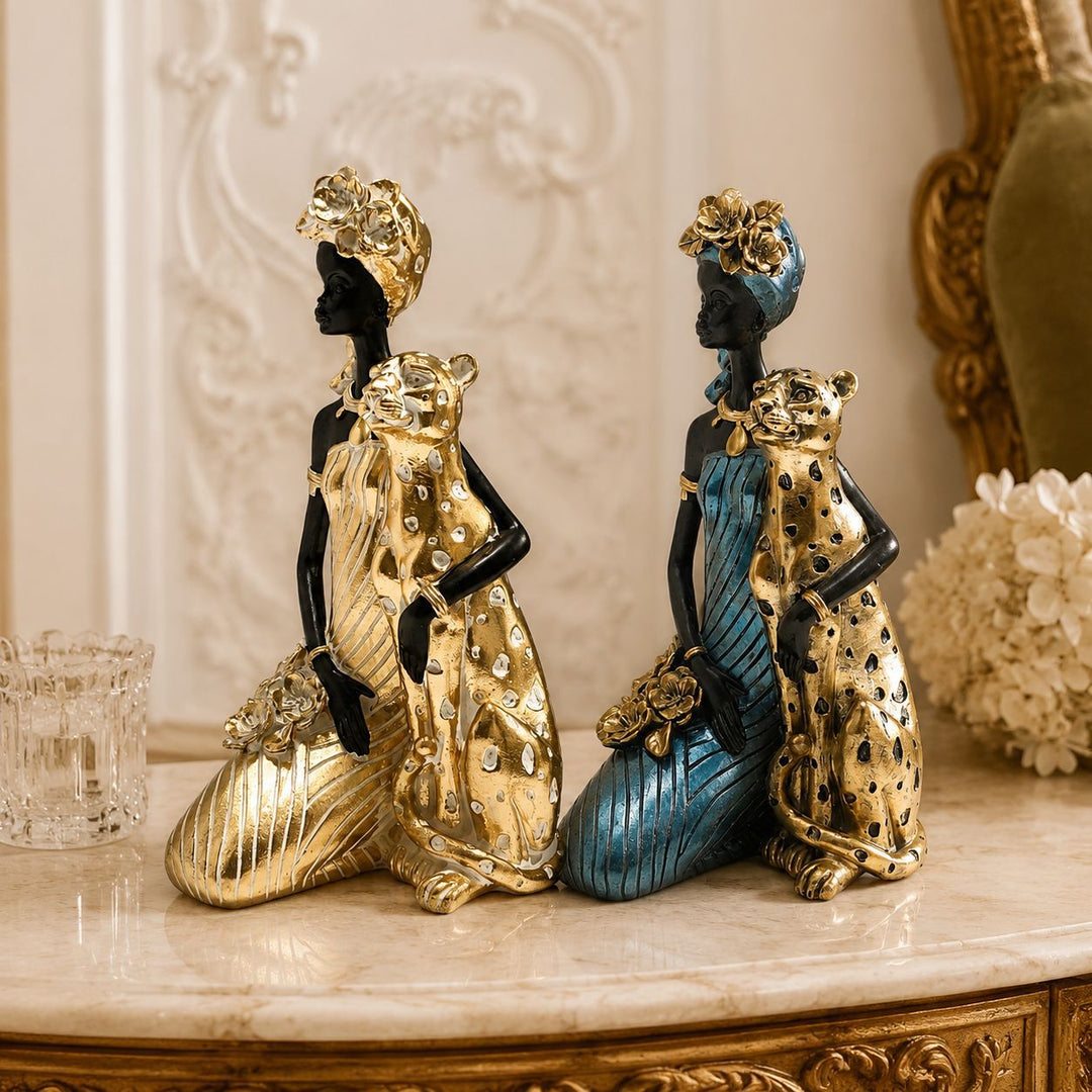 Elegante Skulptur mit Leoparden Karnz