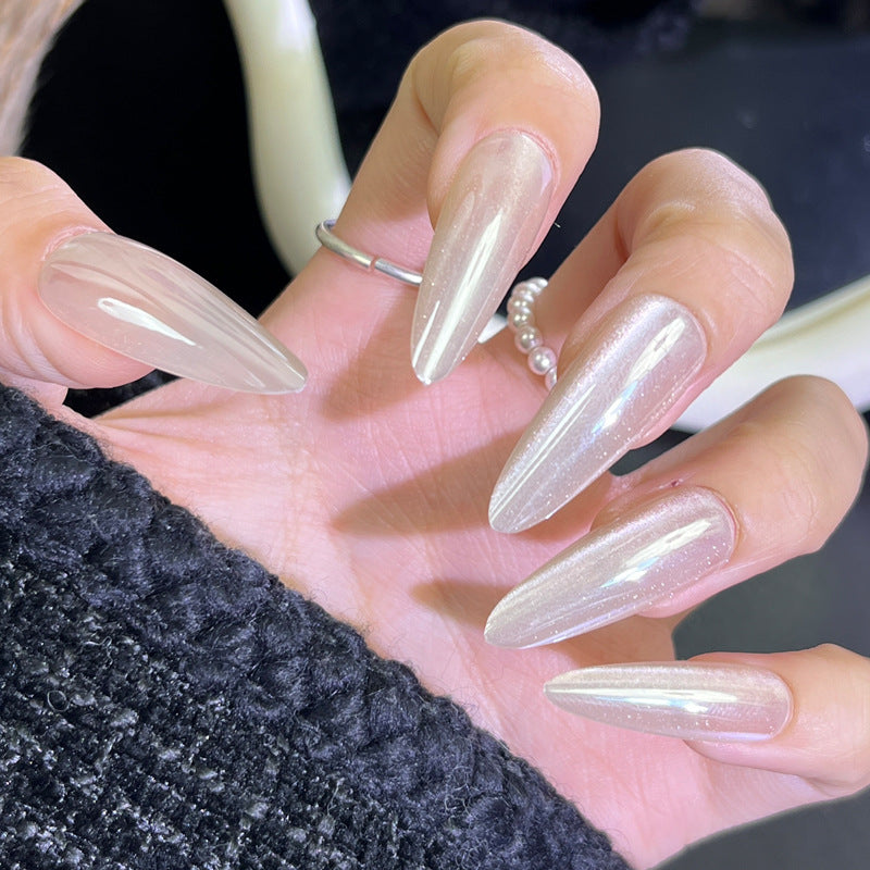 Glamouröses Press-On Nagelkunst-Set mit stylishen Edelstein-Akzenten Karnz