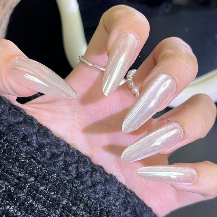 Glamouröses Press-On Nagelkunst-Set mit stylishen Edelstein-Akzenten Karnz
