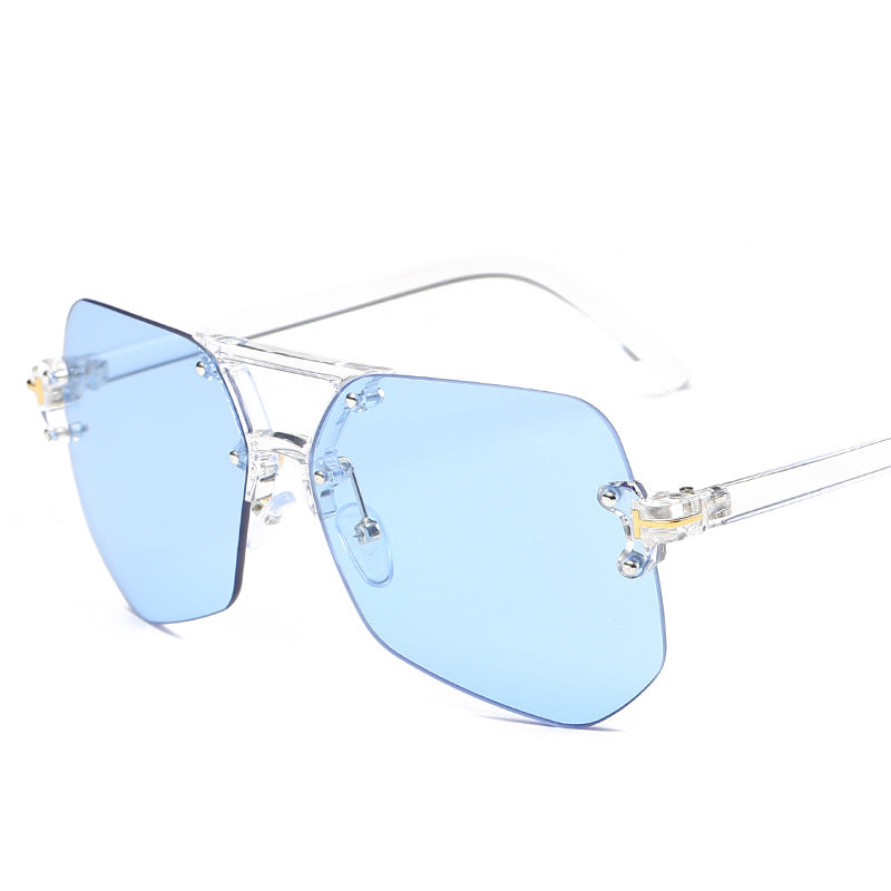 Damen Modische Sonnenbrille im futuristischen Design Karnz