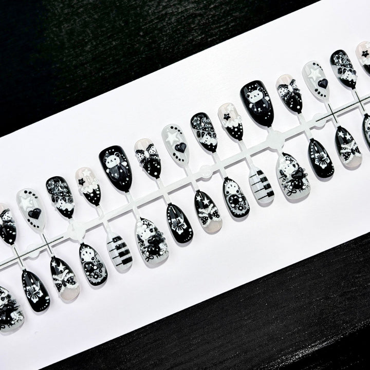 Künstlerisches Press-On Nagelkunstset mit kreativen Designs