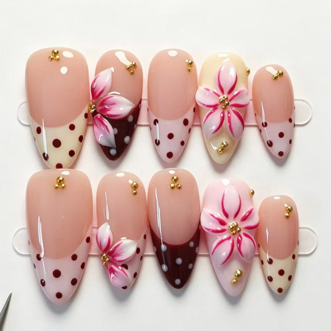 Künstlerische Blumendekor Press-On Nagelspitzen Karnz