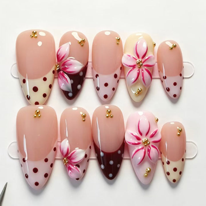 Künstlerische Blumendekor Press-On Nagelspitzen Karnz