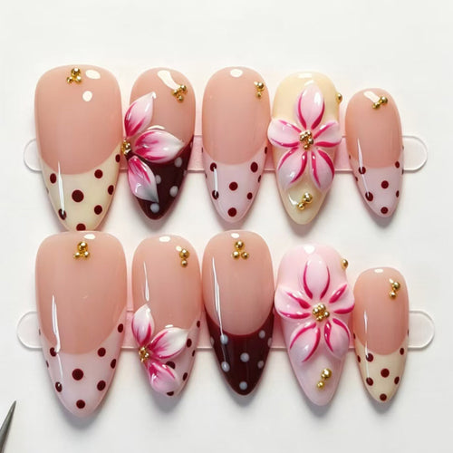 Künstlerische Blumendekor Press-On Nagelspitzen Karnz