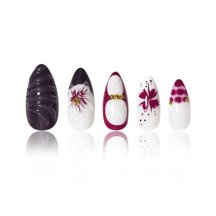 Elegante Floral Art-Nagelverlängerungen Karnz