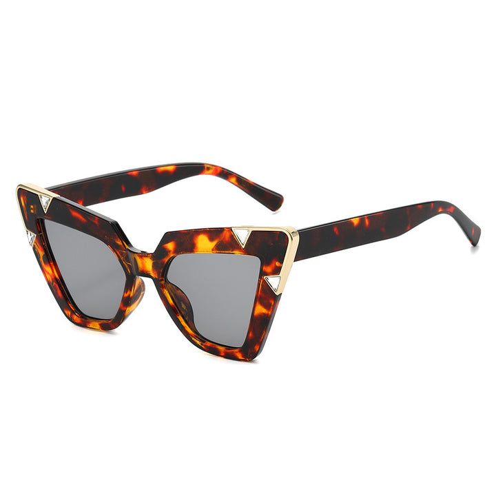 Statement Cat-Eye Sonnenbrillen mit dekorativen Akzenten Karnz