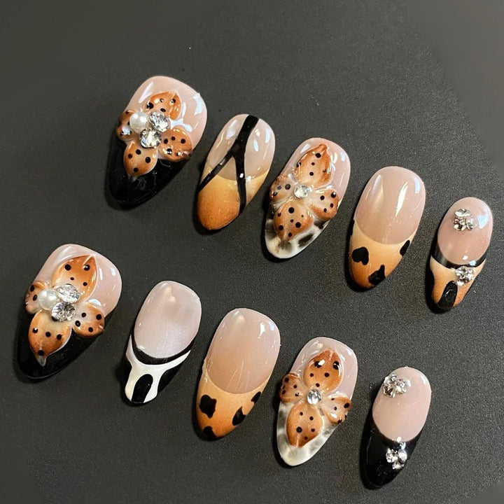 Künstlerisches Press-On-Nail-Art-Set mit floralem und Leopardenmuster