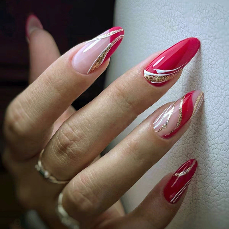 Elegante Kunstnägel mit kunstvollen Linien und Glitzerakzenten Karnz
