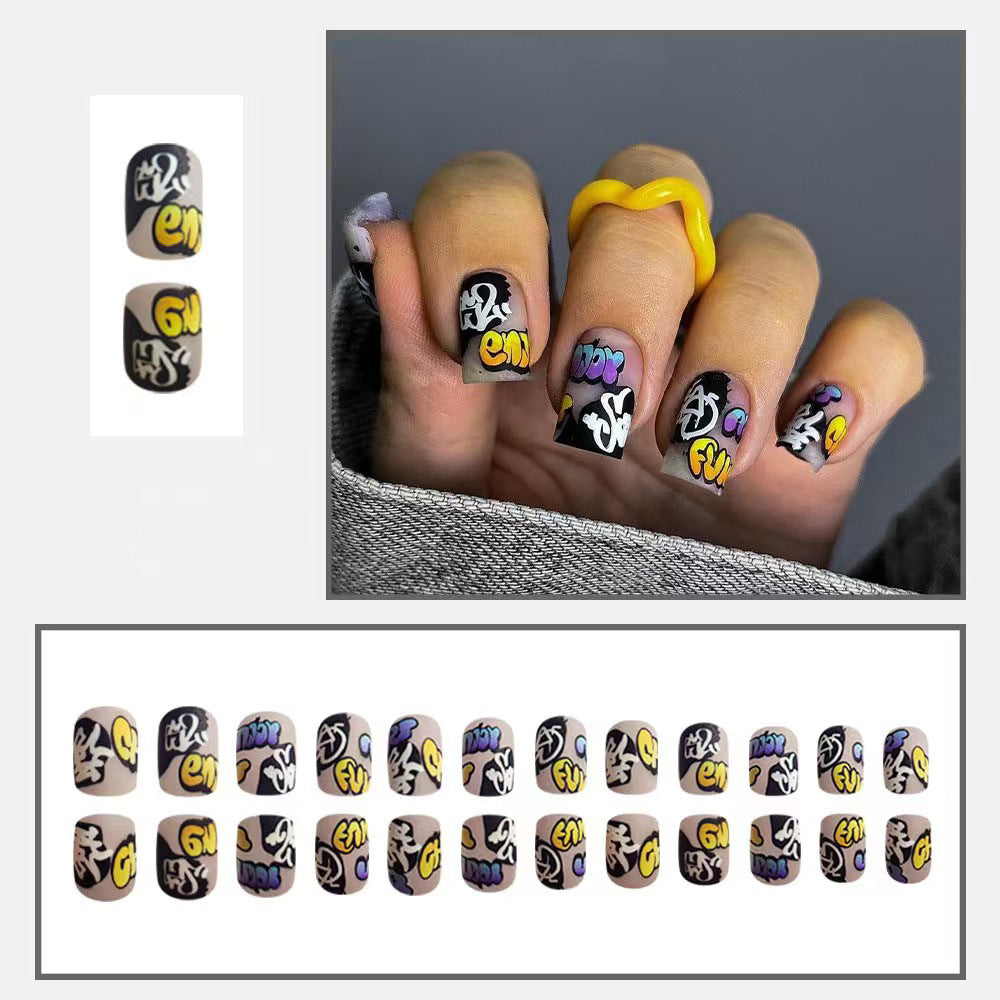 Kreatives Kunstnagelset mit Graffiti-Motiven Karnz