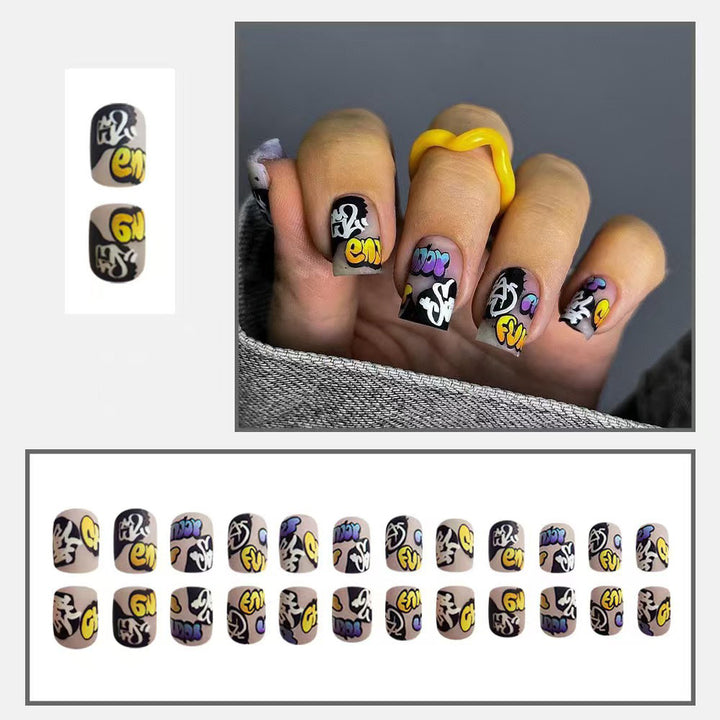 Kreatives Kunstnagelset mit Graffiti-Motiven Karnz