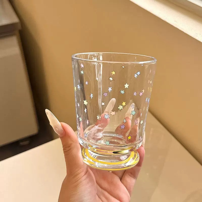 Trinkglas mit Bunten Sternen-Dekor Karnz