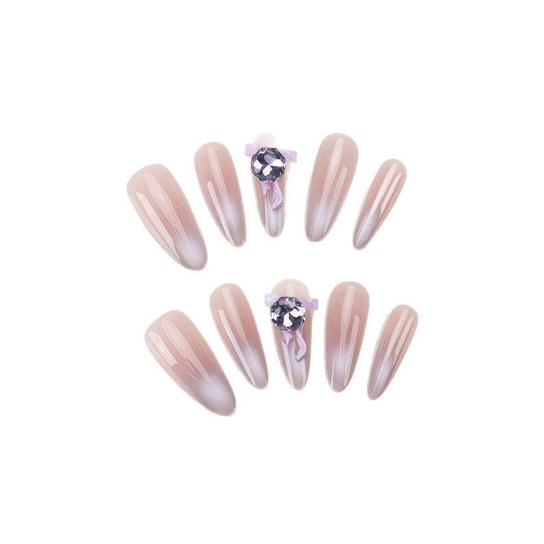Künstlerisches Ombre Press-On Nageldesign mit Kristallakzent Karnz