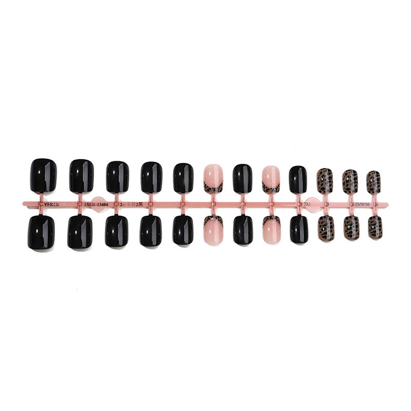 Stilvolles Press-On Nail Art Set Karnz