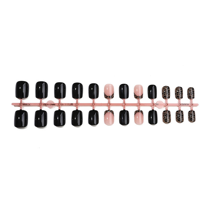 Stilvolles Press-On Nail Art Set Karnz