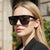 Damen Sportliche Sonnenbrille mit breitem Rahmen und polarisierenden Gläsern Karnz