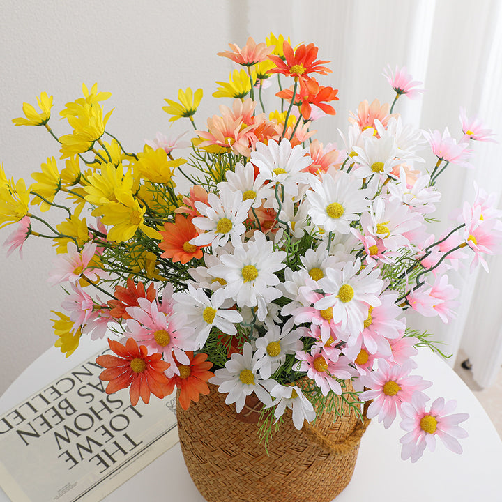 Künstlicher Blumenzweig mit leuchtenden Blüten und zarten Blättern Karnz