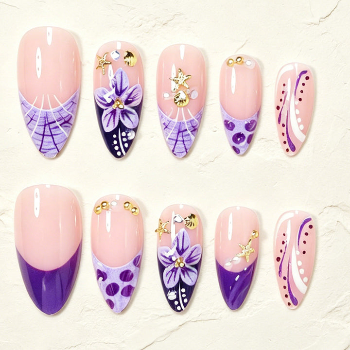 Dekorative Florale Stiletto Nagelkunst Karnz