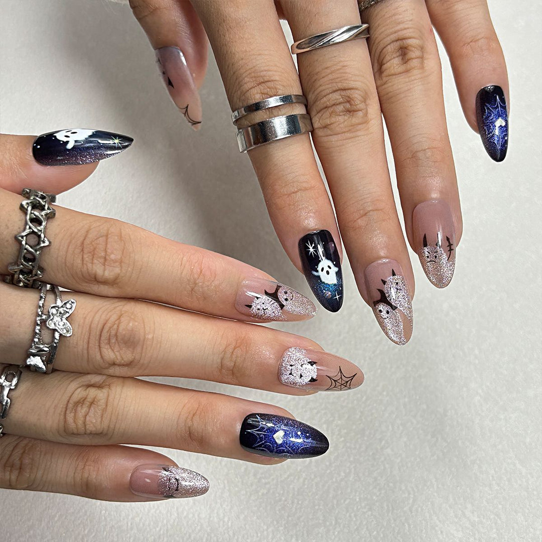 Dekoratives Press-On-Nagelset mit kunstvollen Designs Karnz
