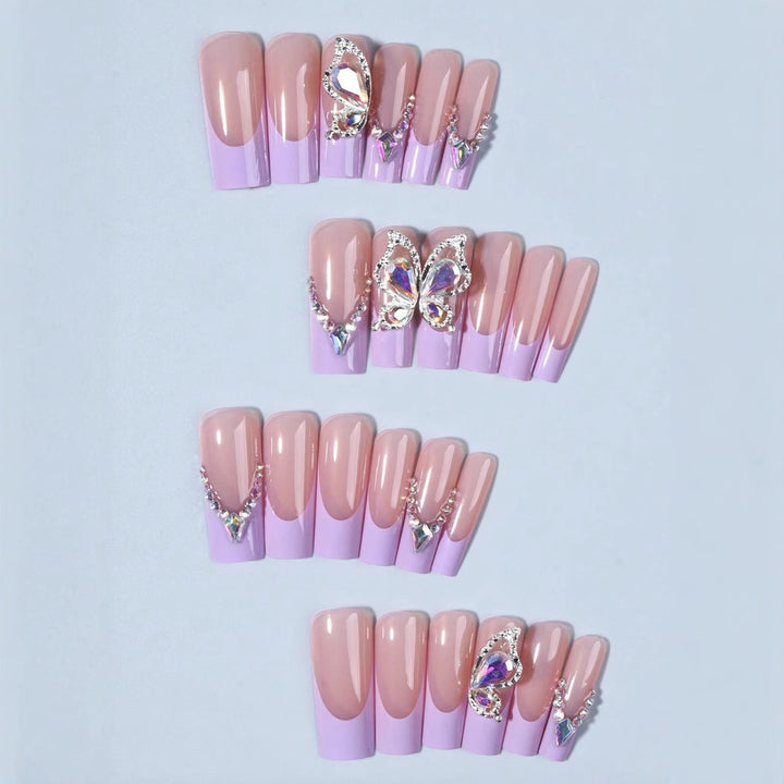 Kunstnagelset mit luxuriösen 3D-Akzenten Karnz