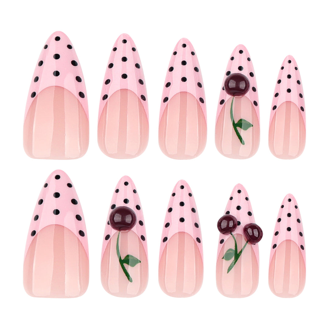 Künstliche Nagelkunst im fröhlichen Kirsch-Design Karnz