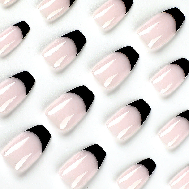 Künstliche Nagelspitzen mit Hochglanz-Schwarz Karnz