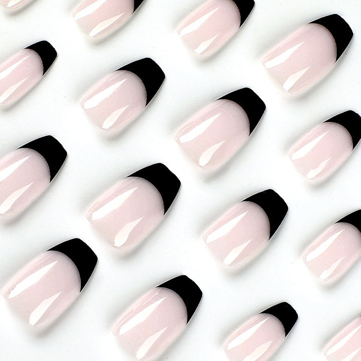 Künstliche Nagelspitzen mit Hochglanz-Schwarz Karnz