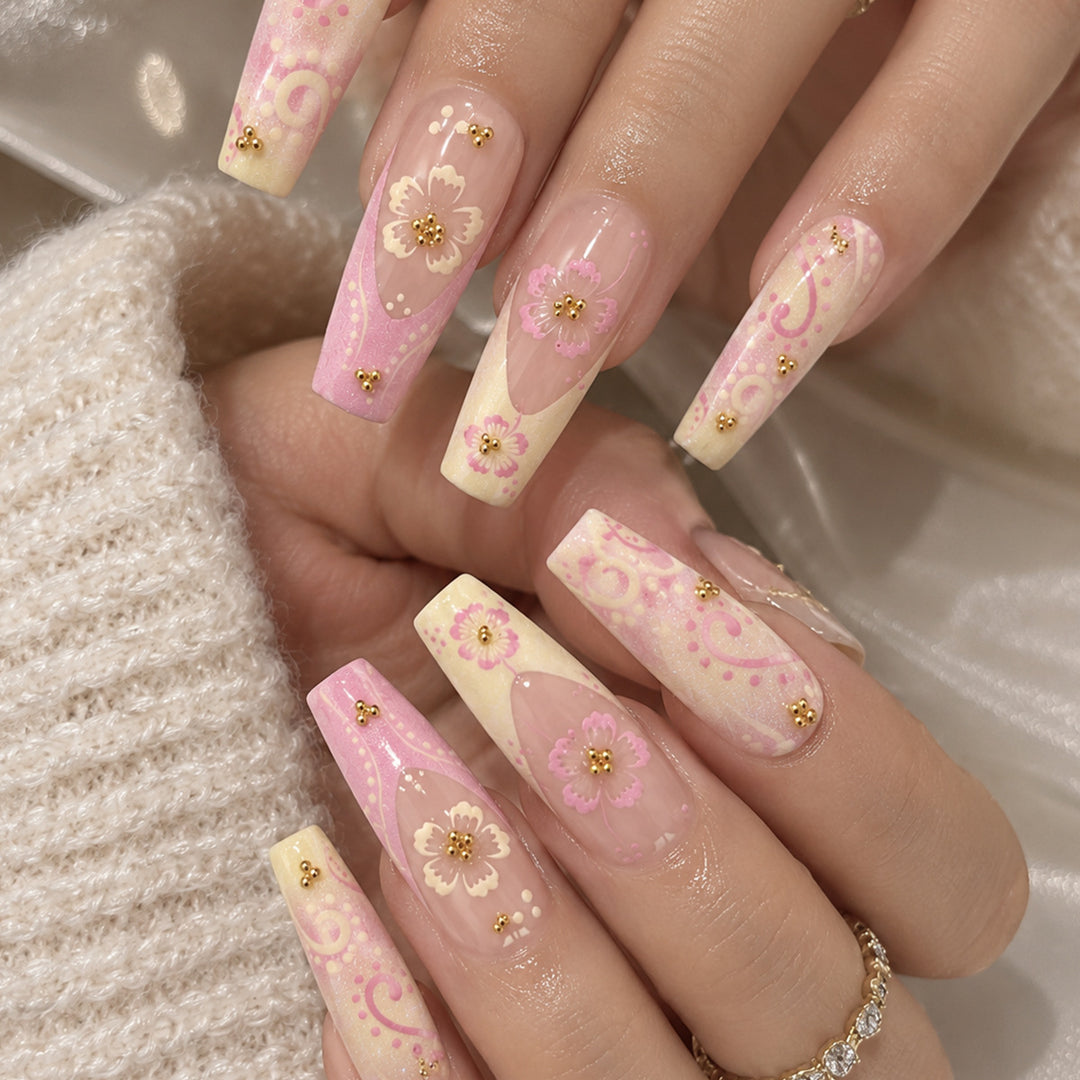 Florale dekorative Press-On Nageldesign