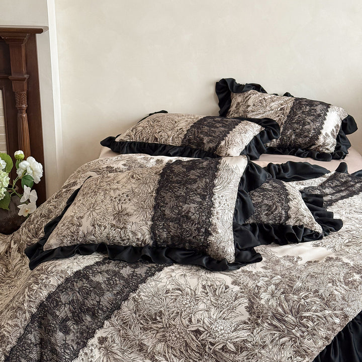 Luxuriöses Satin-Bettwäsche-Set mit Rüschenabschluss und detailreichem Toile-de-Jouy-Print Karnz
