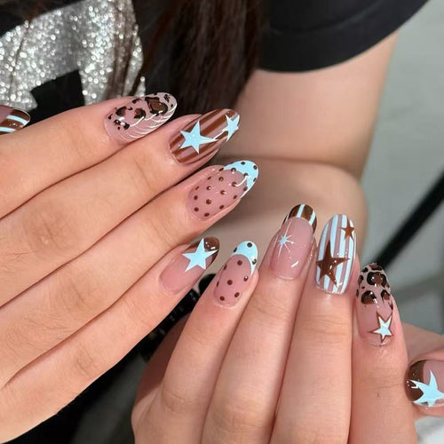 Glamouröse Nageldekorationen Karnz
