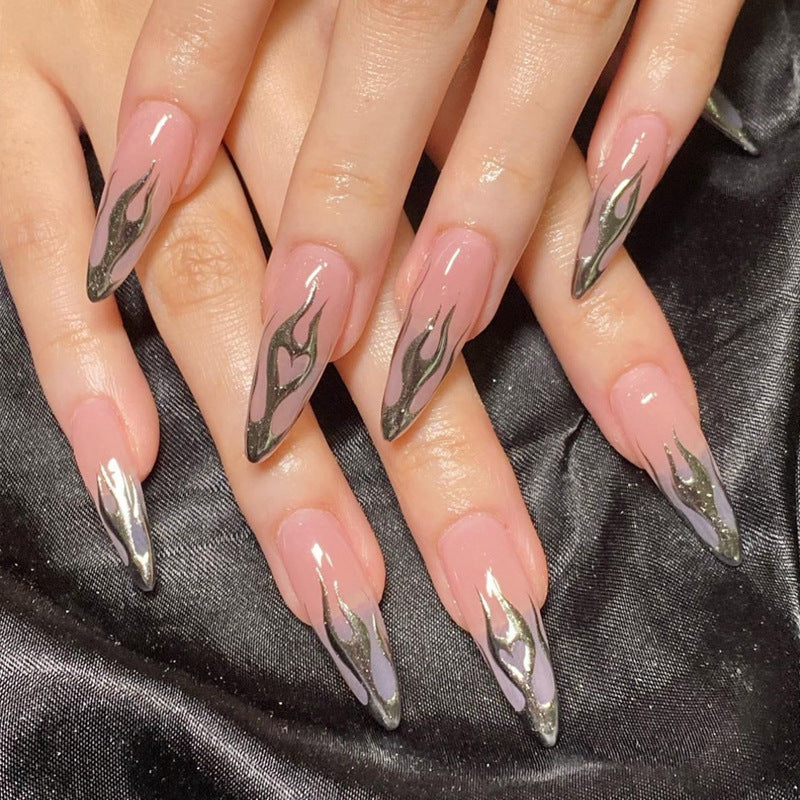 Elegante Stiletto Press-On Nagelkunst mit Strass-Akzenten Karnz