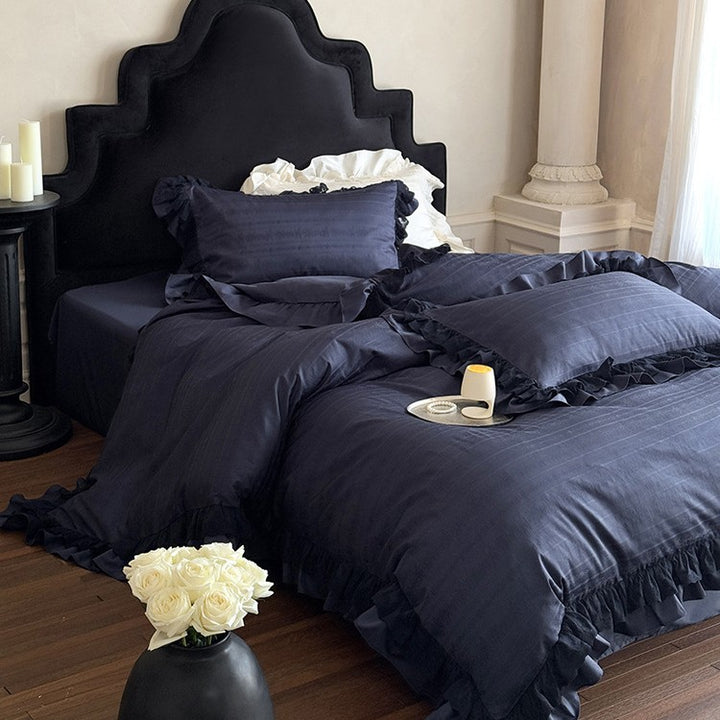 Elegantes Bettwäscheset mit Rüschenvolant, feiner Jacquardstruktur und Spitzenbesatz