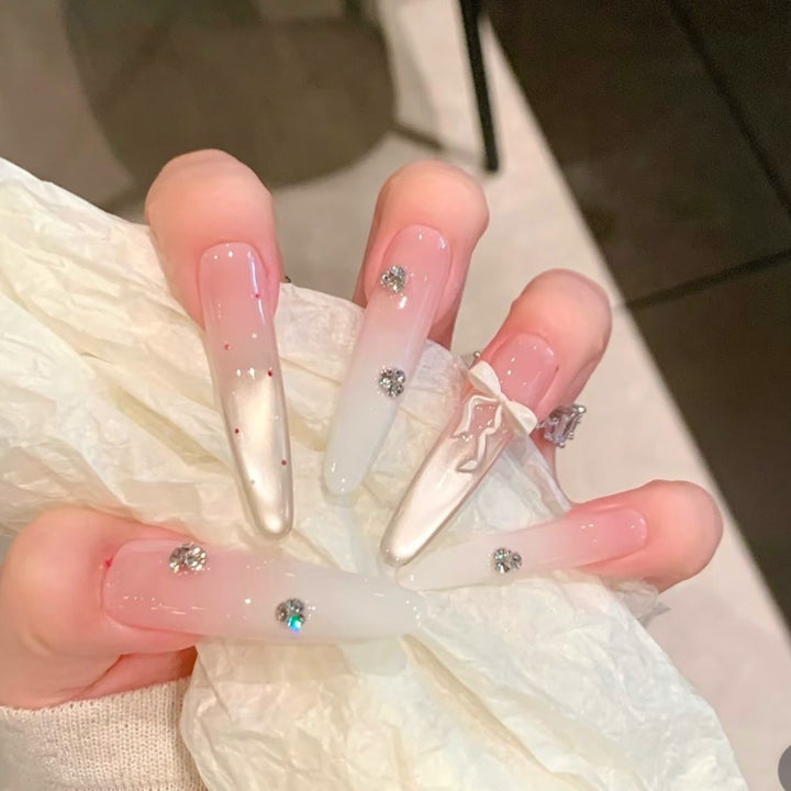 Dekoratives Press-On-Nageldesign Karnz