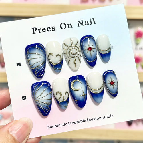 Künstlerisches Press-On-Nagelset mit eleganten goldenen Designs
