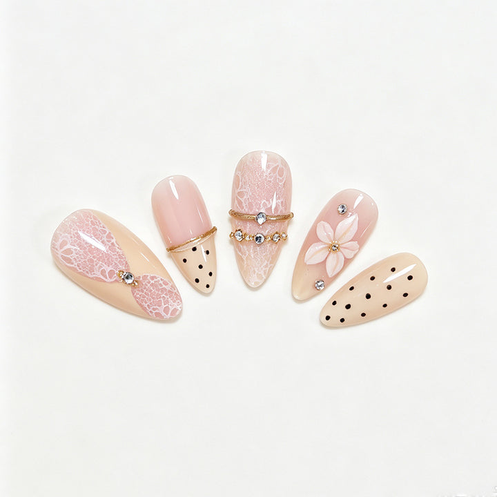 Elegante Florale Design Press-On Nagelspitzen Karnz