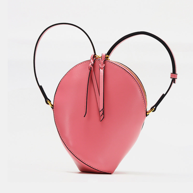 Skulpturales Tropfen-Crossbody-Bag mit verstellbarem Riemen & Quastenreißverschluss