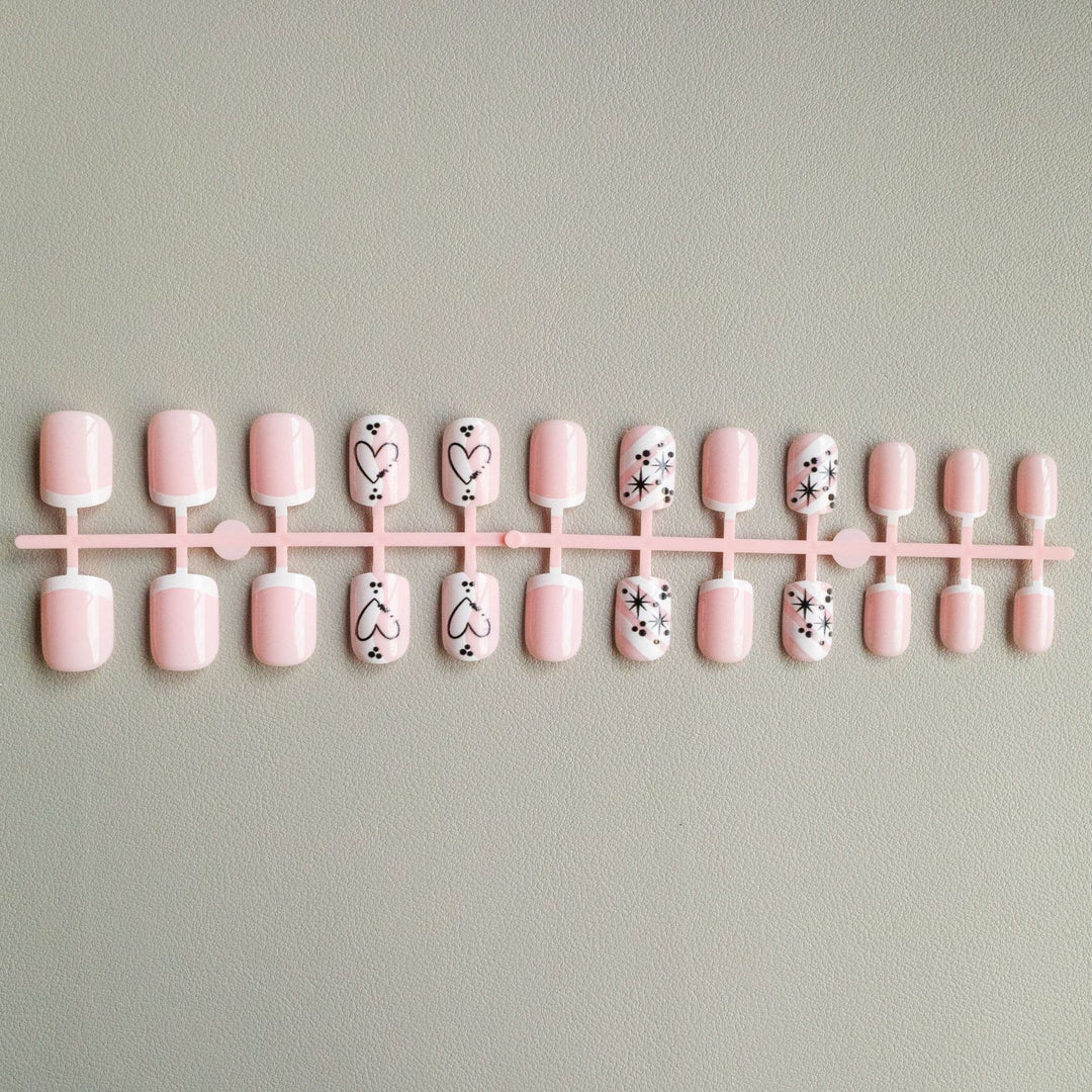 Stylisches Herz-Themen-Nageldesign
