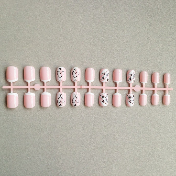 Stylisches Herz-Themen-Nageldesign