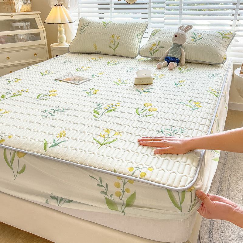 Gestepptes Blumemuster Matratzenschoner