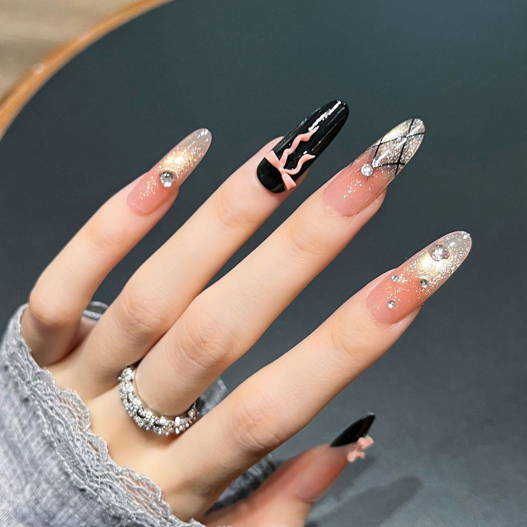 Dekorative Nagelkunst Karnz