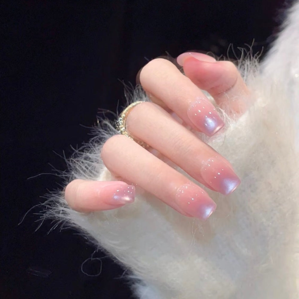 Kunstnägel mit Elegantem Ombre-Effekt Karnz