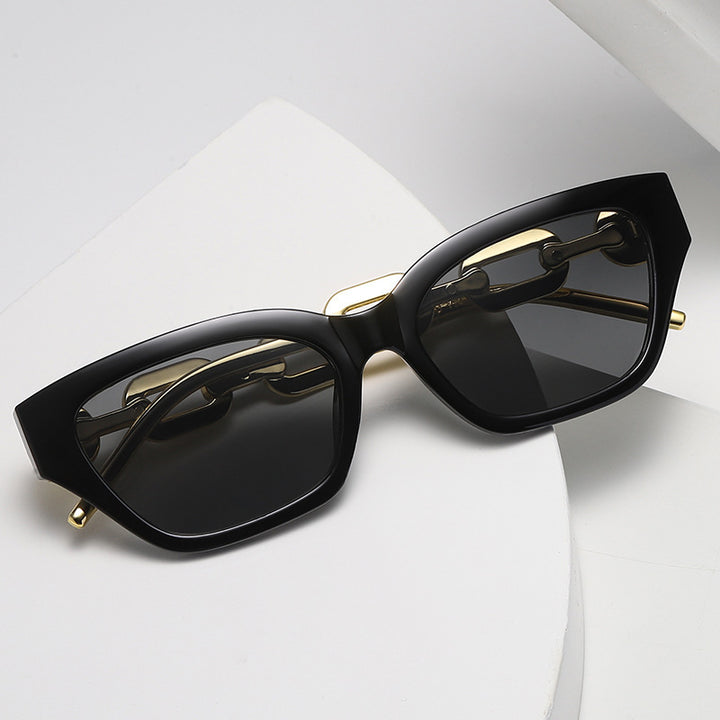 Luxe Fashion Katzenaugen-Sonnenbrille mit Statement-Kette Karnz