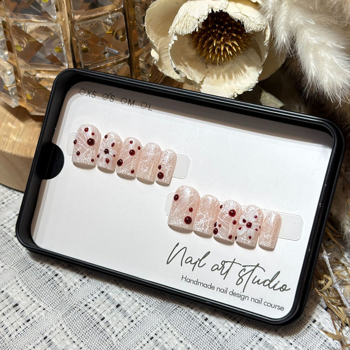 Künstlerisches Press-On Nagelkunst-Set mit einzigartigem Design Karnz